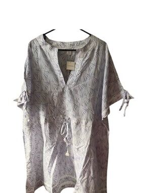 Club Monaco Light Gray & White Printed Tunic with Crochet Trim
